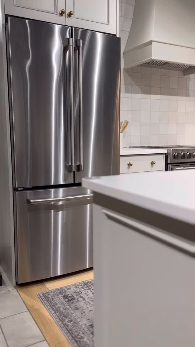 Mixing metals? Yes please! 😍

This is something not every client feels confident executing on their own and a skillset our designers love to use. Having a healthy mix like you see here in our Design Centre can create dimension and interest, even with muted tones!

With us by your side, would you try mixing metals?!

#homedesigngoals #yqghomes #lovewhereyoulive #ckont #customcabinetry #heartofthehome #windsorontario #attentiontodetail #ckhba #customcabinets #windmillcabinets #yqg #windsoressex #LivingCK #windmillcabinetshop #LHBA #WEHBA #Lambtonkent #Ldnontario