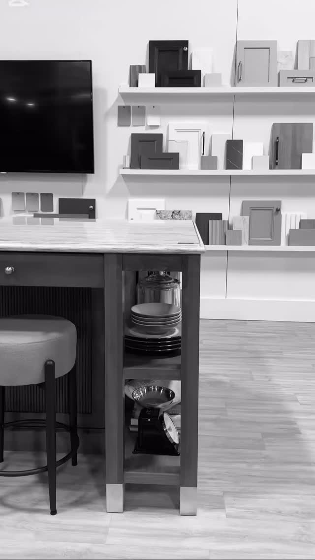 Finishing touches are complete on this year’s Lifestyle HomeShow.display!

Come visit us at the Western Fairgrounds this weekend!
Friday 12:00pm - 7:30pm
Saturday 10:00am - 7:30pm
Sunday 10:00am - 5:00pm

Kitchen design, brass finishes, classic kitchens, custom cabinetry, kitchen island, London HomeShow, dovetail drawers, island open shelves, island brass feet, modern kitchens, island seating