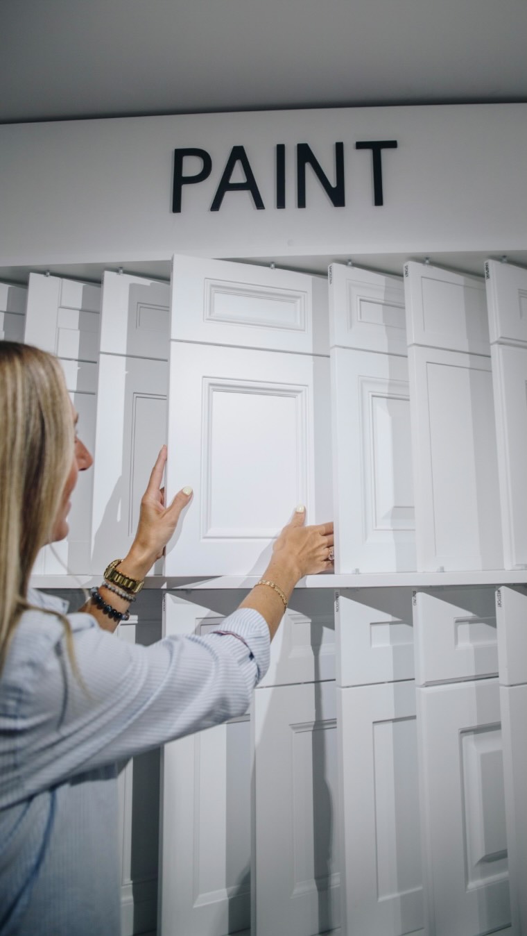 Part 1: Paint Options! 🎨
Whether you’re looking for a pop of colour, a timeless white, or a rich moody shade, we have options to suit your style.
Have a different vision in mind? We also offer custom colour options to help bring your ideas to life.
#customcabinets #homeinspirations #cabinetry #southwesternontario