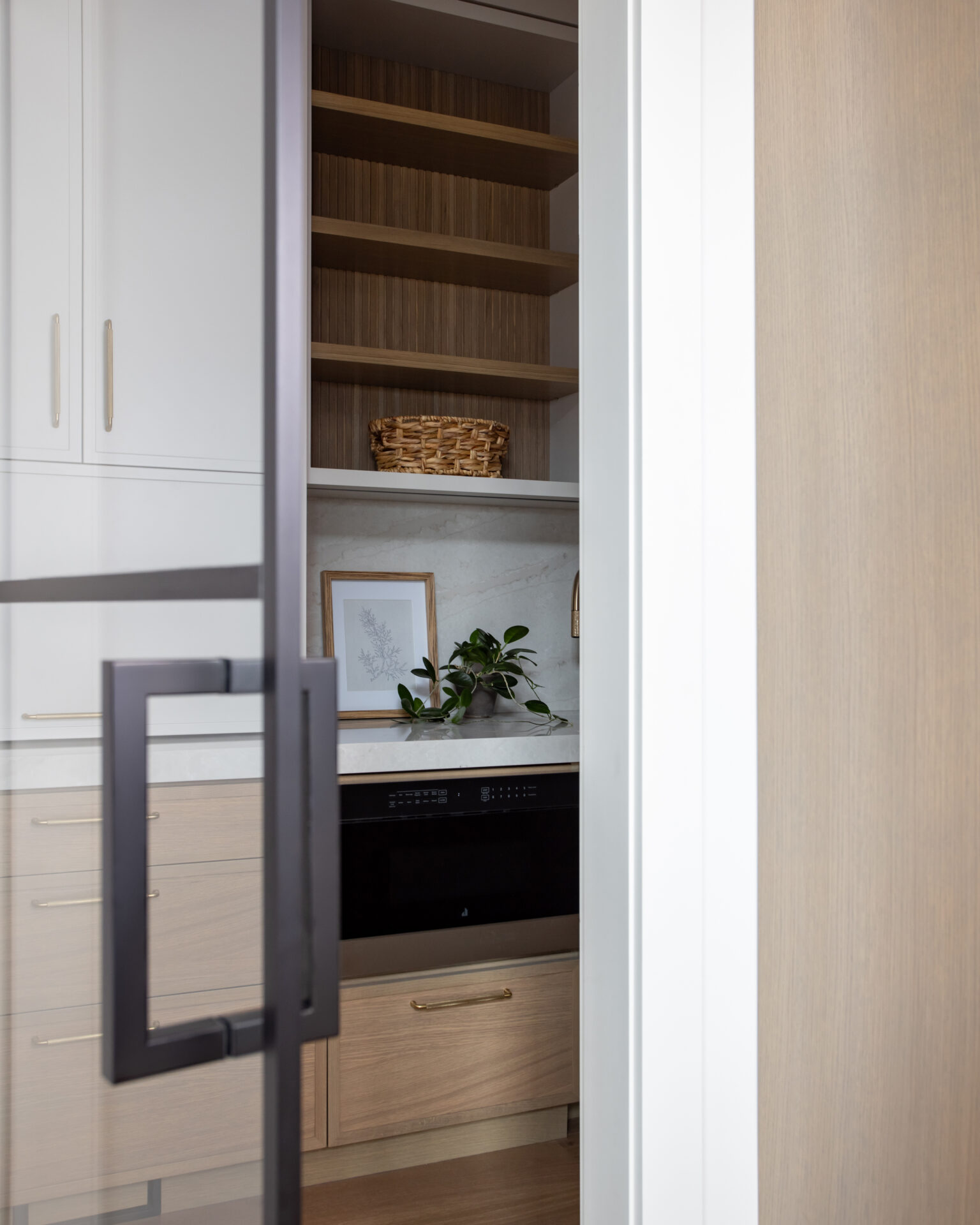 You don't have to choose - a pantry can be both functional and beautiful all at the same time.
PROJECT DETAILS
Door style: Sydney
Paint: Willow Grey
White Oak: Rift Cut, Custom Stain
Decorative Hardware: Garrison Pull in Honey Bronze by @topknobs
Builder: @rumble_homes
Interior Design: @jeannotvilarandadesignco
Photography: @art_and_spaces
#customcabinets #dreampantry #cabinetry #homeinspiration #southwesternontario #ckhba #ckca #whiteoak