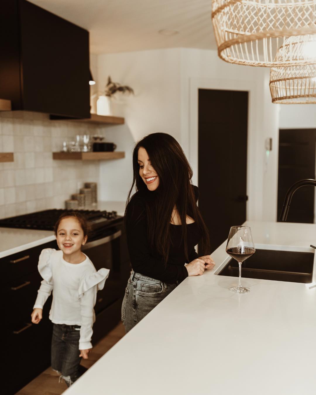 Who’s in for a moody kitchen design this year? 👋🏼👀

#homedesigngoals #yqghomes #lovewhereyoulive #ckont #customcabinetry #heartofthehome #windsorontario #attentiontodetail #ckhba #customcabinets #windmillcabinets #yqg #windsoressex #LivingCK #windmillcabinetshop #LHBA #WEHBA #Lambtonkent #Ldnontario