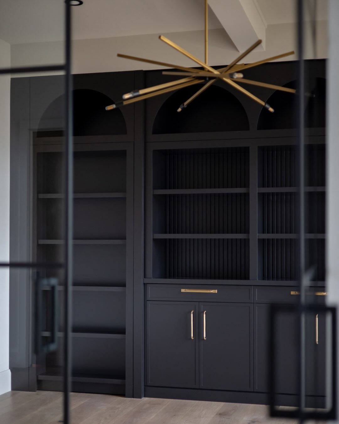 When style meets productivity.

Builder: @rumble_homes 
Interior Design: @jeannotvilarandadesignco 
Photography: @art_and_spaces 
Decorative Hardware: @topknobs 

#customcabinets #homeinspiration #southwesternontario #cabinetry office