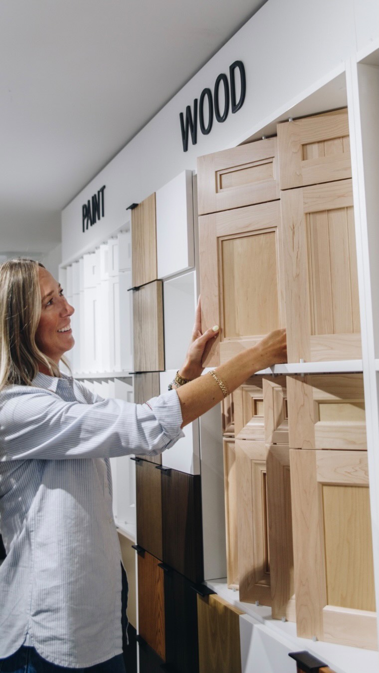 Part 2: Wood Options! 🌳

If paint isn’t quite what you’re looking for, these always warm, inviting wood in Red or White oak, Walnut, Maple and Cherry. With multiple stains to choose from, each species of wood has its own natural character and grain, bringing the perfect charm and warmth to any space. 

Have a different vision in mind? We also offer custom stain options. 

#customcabinets #homeinspiration #cabinetry #southwesternontario #wood